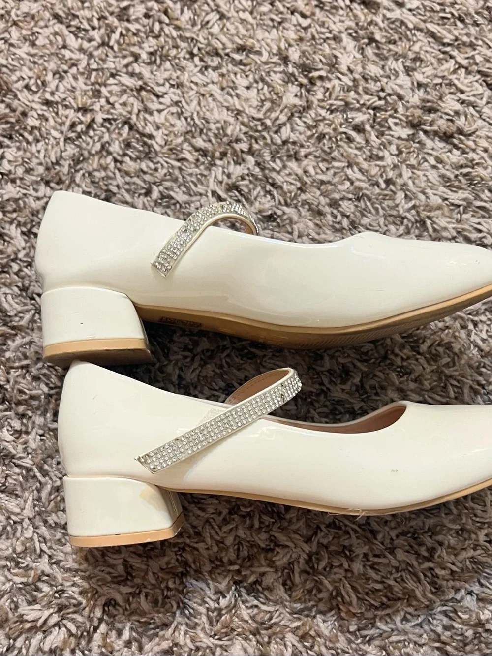 Girl’s Nicole miller white rhinestone heels. Size 4.